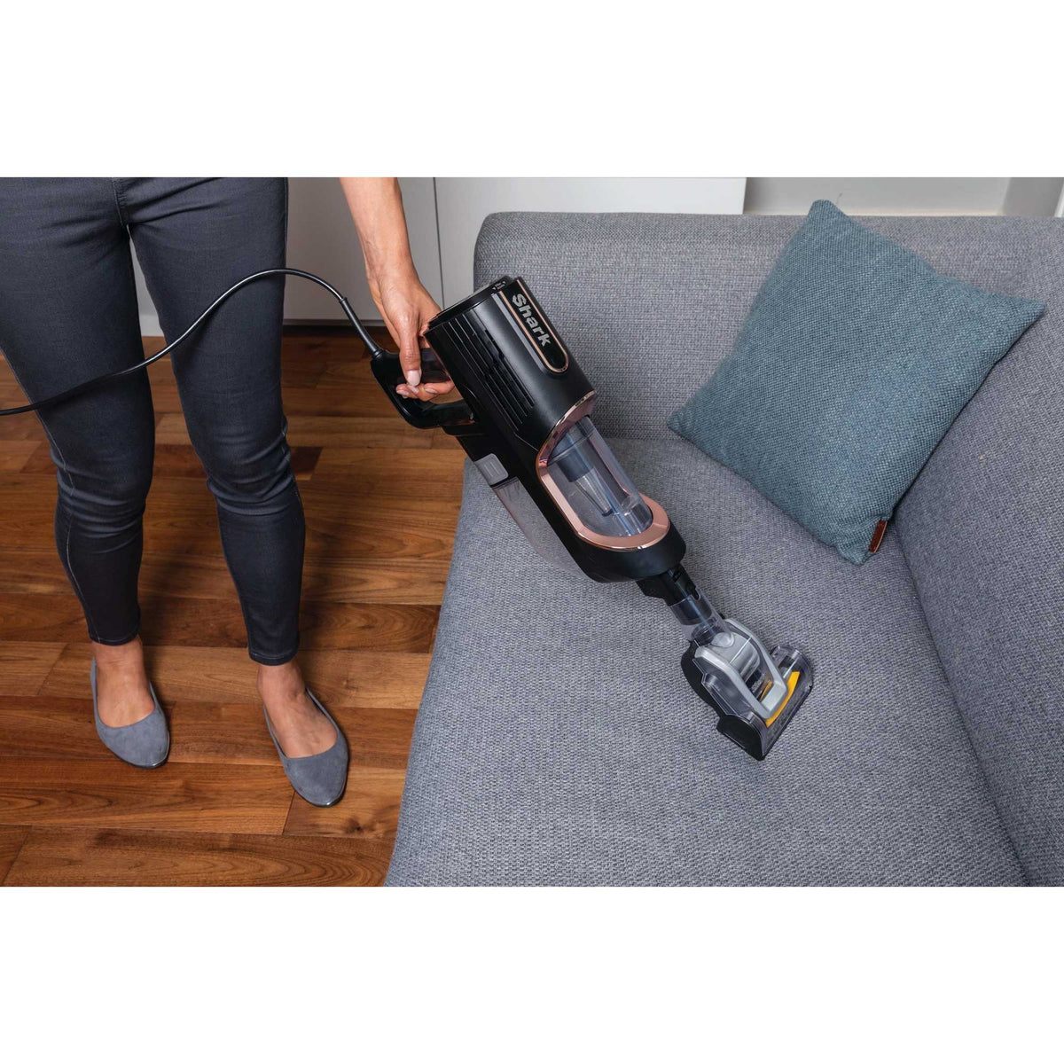 Shark Anti Hair Wrap Corded Stick Vacuum Cleaner with Flexology & TruePet – Rose Gold | HZ500UKT
