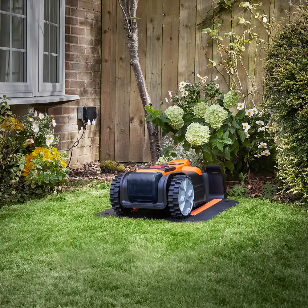 Wire-Free Robotic Lawn Mower Up to 800m² with Optical Vision Navigation & Auto-Charging Dock
